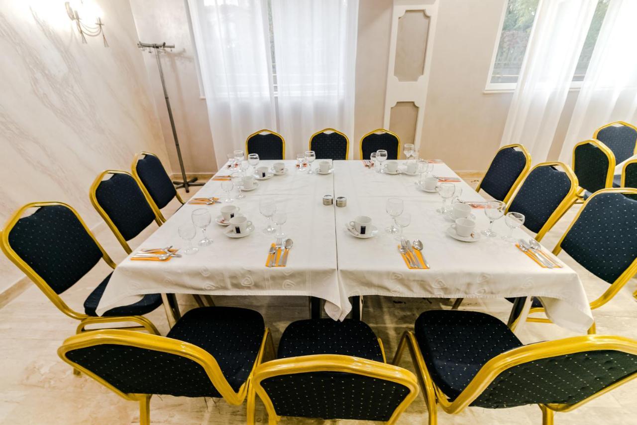 Hotel Marina Pucioasa Extérieur photo