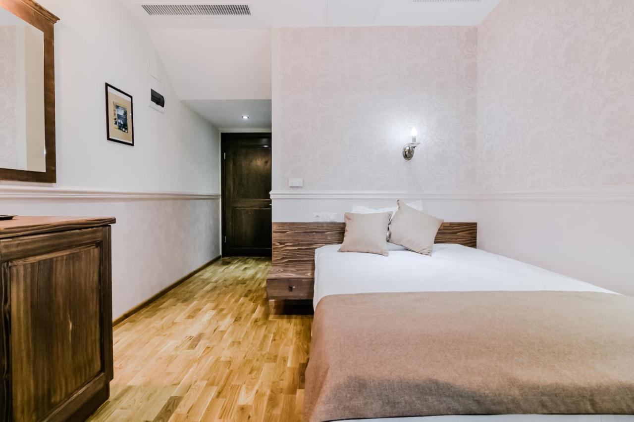 Hotel Marina Pucioasa Extérieur photo